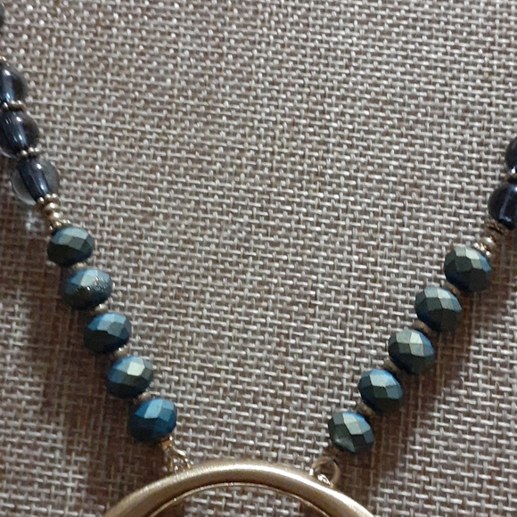 CHRISTOPHER  &  BANKS - Picture 3 of 5